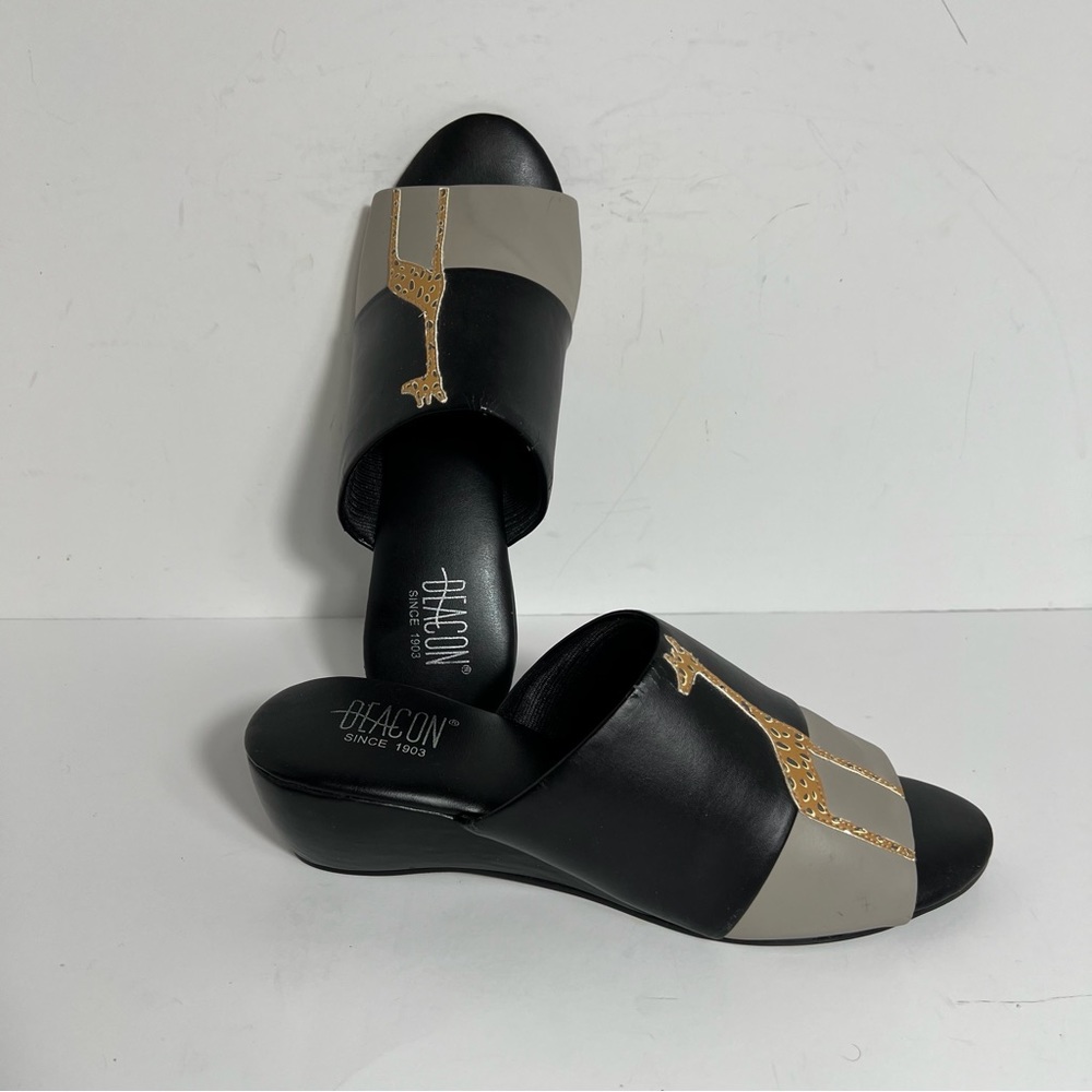 Beacon Giraffe Motif Black Gray Open Toe Wedge Size 7 Slip On Mule Sandals Shoes